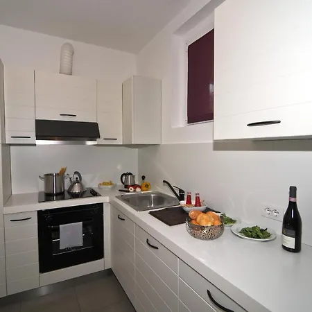Sleeps 4 Pool Air Con T421367 Maccagno