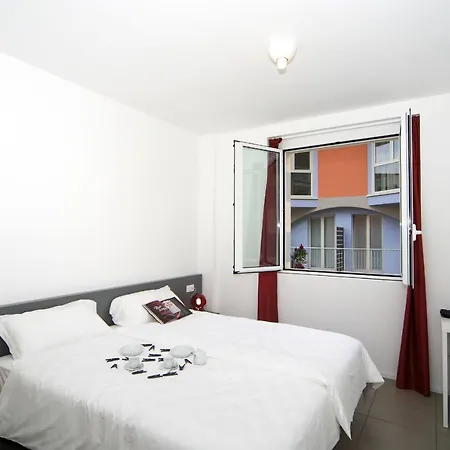 Lejlighed Sleeps 4 Pool Air Con T421367 *