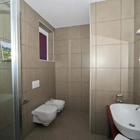 Lejlighed Sleeps 4 Pool Air Con T421367
