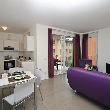 Sleeps 4 Pool Air Con T421367 * Maccagno