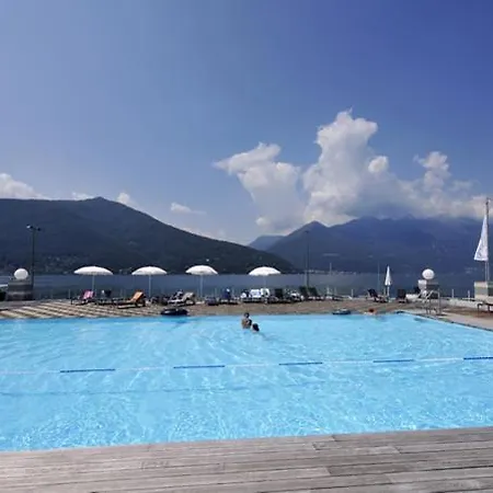 Lejlighed Sleeps 4 Pool Air Con T421367 Maccagno